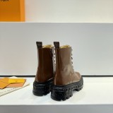 入手困難  ルイヴィトン スーパーコピー 秋冬新作レトロな厚底シューズシリーズチェルシーブーツ