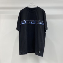 入手困難 フェンディ スーパーコピー  クラシックロックロゴ丸首半袖Tシャツ半袖