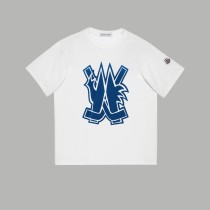 追跡付 モンクレール スーパーコピー 春夏2024 SS新作ビッグロゴプリント袖口刺繍スモールロゴ半袖Tシャツ