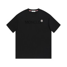 入手困難 モンクレール スーパーコピー メンズの新定番スエードプリント工芸章仔ロゴ半袖Tシャツ