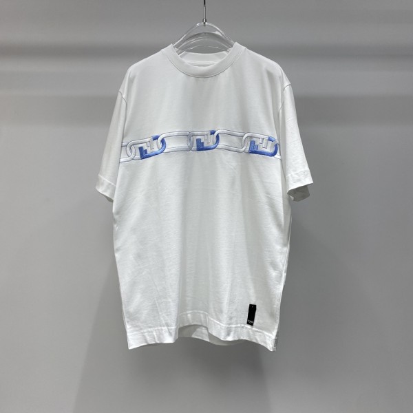 累積売上総額第１位！フェンディ  コピー クラシックロックロゴ丸首半袖Tシャツ半袖