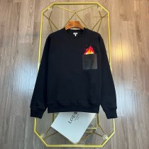 【話題商品！】ロエベ スーパーコピー 24SS ​新型ハウルの動く城連名の皮のポケット刺繍ロゴ炎の丸首衛衣