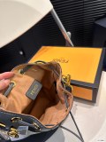 入手困難 フェンディ コピー Baguette 刺繍バケツバッグ