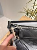 入手困難 プラダ 激安通販 PRADA 三角バッグ