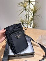 一目惚れ♪ プラダ 偽物通販 PRADA ナイロン携帯電話バッグ