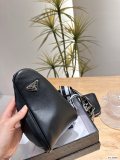入手困難 プラダ 激安通販 PRADA 三角バッグ