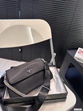 追跡付 プラダ コピー PRADA 脇下バッグ