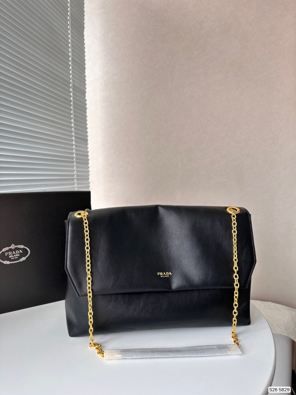使い勝手良し プラダ n級品 PRADAチェーンハンドバッグ