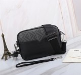 入手困難 フェンディ n級品 PVCグレーシルクプリントカメラバッグ