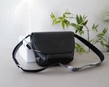 一目惚れ♪ プラダ 激安偽物 PRADA クロスショルダーバッグ