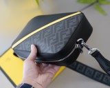 新作 フェンディ  コピーおすすめ 斜め掛けショルダーバッグ