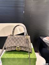 新作 GucciグッチxBalenciagaバレンシアガ コラボ限定の砂時計バッグ