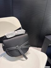 使い勝手良し ロエベ スーパーコピー ショルダーバッグ