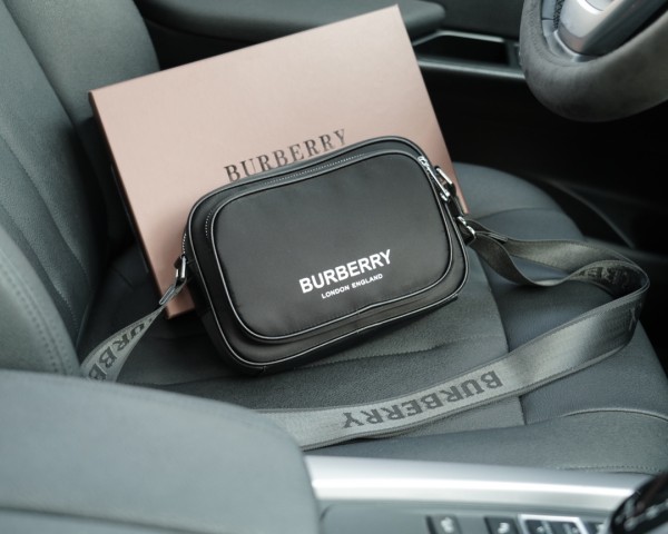 日本未入荷 バーバリー 偽物通販 ショルダーバック