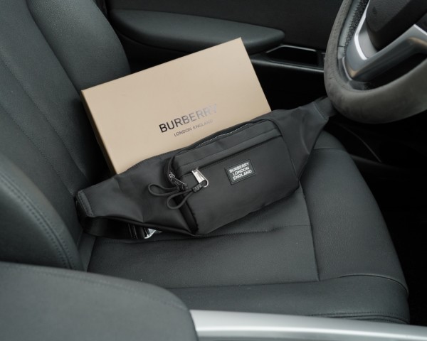 超奇跡の入荷☆ バーバリー 激安偽物 ショルダーバック