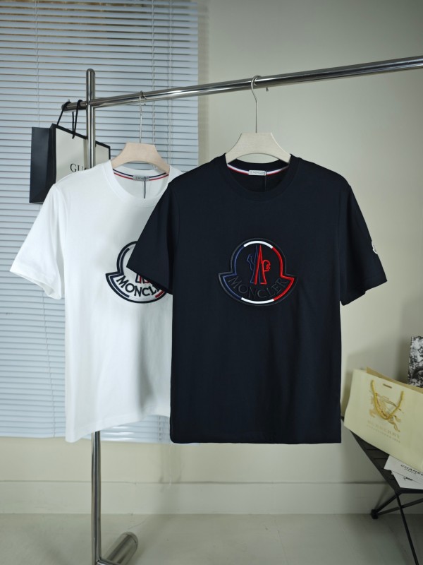 使い勝手良し モンクレール コピーおすすめ 刺繍大ロゴ綿丸首半袖Tシャツ メンズ レディース Tシャツ 半袖2色
