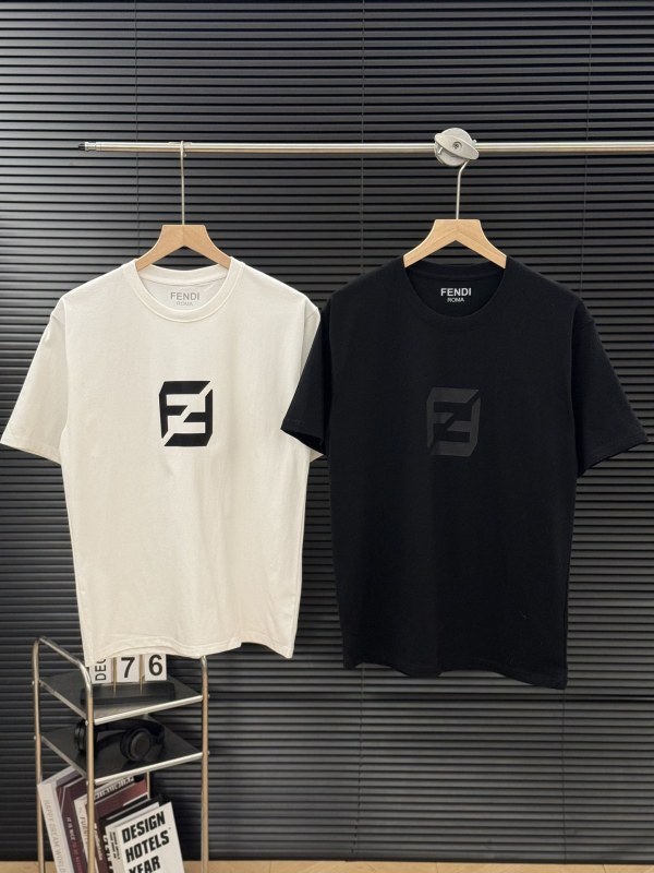 新作 フェンディ コピーおすすめ 24ss夏の胸ロゴLOGOプリントカップル半袖Tシャツ2色