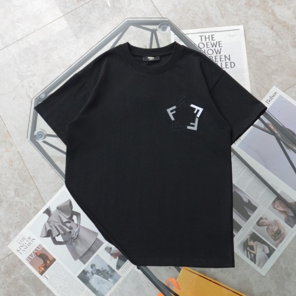 【限定】フェンディ コピーおすすめ 刺繍 F 斜めアレンジ カジュアル ラウンドネック 半袖 Tシャツ