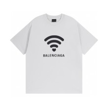 一目惚れ♪ バレンシアガ スーパーコピー 520限定WIFIランウェイモデルプリント半袖Tシャツ