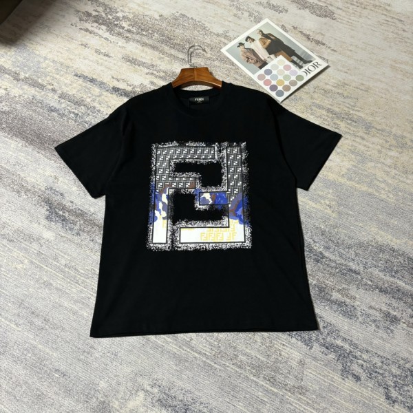累積売上総額第１位！フェンディ スーパーコピー ダブルFプリントのラウンドネック半袖Tシャツ