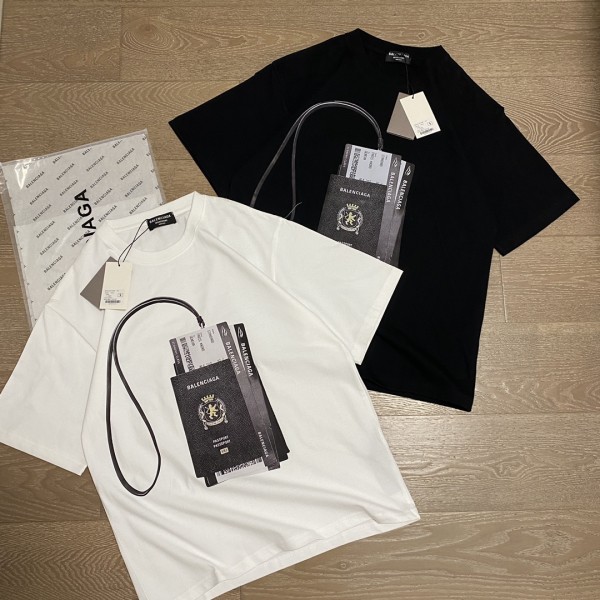 ★超人気 バレンシアガ コピー スーパーコピー 2024 SS チケットパスポート LOGO プリント半袖Tシャツ2色