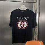 超話題! グッチ 偽物通販 24 ss夏新作胸もとバックル式ダブルGアルファプリントロゴ柄半袖ゆったりTシャツ