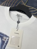 超奇跡の入荷☆ シャネル 偽物通販 2024春夏新作トランププリントロゴラウンドネック半袖Tシャツ2色
