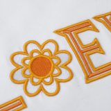 【話題商品！】ロエベ スーパーコピー の胸元に刺繍されたアルファベットTシャツ
