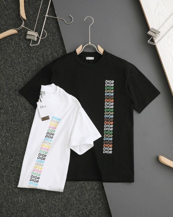日本未入荷 ディオール n級品 24新作レインボーアルファベットグラフィティプリント半袖Tシャツ2色