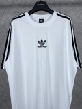 【話題商品！】 balenciagaxAdidas クローバースリーストライプロゴ刺繍半袖Tシャツ