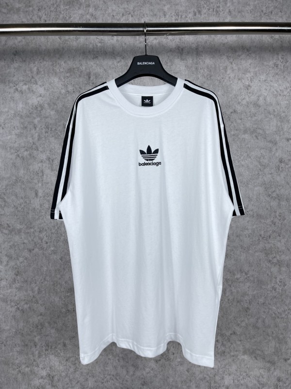 【話題商品！】 balenciagaxAdidas クローバースリーストライプロゴ刺繍半袖Tシャツ
