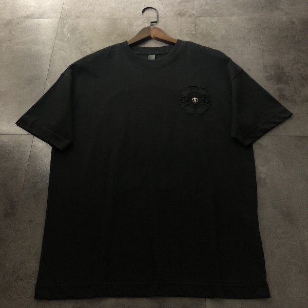 超話題! クロムハーツ スーパーコピー 2024新型馬蹄花布刺繍半袖Tシャツ