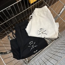 入手困難 クロムハーツ スーパーコピー サンスクリット十字架ロゴのボロデザインパンツ2色