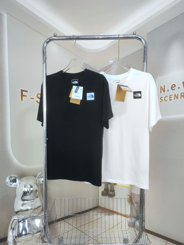 使い勝手良し ザノースフェイス 偽物通販 野外テントプリントラウンドネックTシャツ2色
