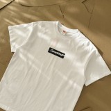入手困難 シュプリーム 激安偽物 アルファベットロゴプリントラウンドネックカジュアル半袖Tシャツ2色