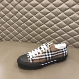 高品質 バーバリー 偽物通販 メンズの定番ローカットスニーカー