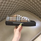 高品質 バーバリー 偽物通販 メンズの定番ローカットスニーカー
