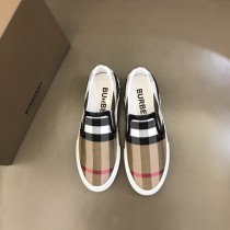 稀少 バーバリー コピー メンズの定番ローカットスニーカー