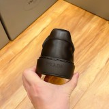 追跡付 プラダ 激安偽物 コピーおすすめ 新型のメンズカジュアルスニーカーは