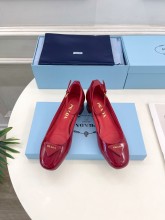 超奇跡の入荷☆ プラダ 激安通販 走秀モデル春先の新型太ヒール三角標中空サンダル
