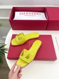 大人気 ヴァレンティノ n級品 24 SS春夏新作大Vボタン透かしスリッパ