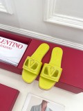 大人気 ヴァレンティノ n級品 24 SS春夏新作大Vボタン透かしスリッパ