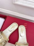 追跡付 ヴァレンティノ コピー 24 SS春夏新作大Vボタン透かしスリッパ