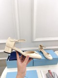 日本未入荷 プラダ n級品 走秀モデル春先の新型太ヒール三角標中空サンダル