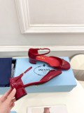 【話題商品！】プラダ 激安偽物 走秀モデル春先の新型太ヒール三角標中空サンダル