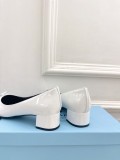 累積売上総額第１位！ プラダ スーパーコピー ランニングモデル春先の新ラウンドヘッド太ヒールリボンシングルシューズ