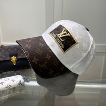 超奇跡の入荷☆ ルイヴィトン 激安偽物 LouiVuittonコーナーの新型ルイヴィトン家刺繍野球帽