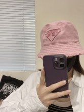 新作 プラダ n級品 三角標の立体文字刺繍バリ漁師帽