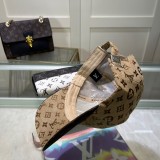 超奇跡の入荷☆ ルイヴィトン 激安偽物 LouiVuittonコーナーの新型ルイヴィトン家刺繍野球帽