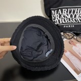 日本未入荷 プラダ 激安通販 三角標の立体文字刺繍バリ漁師帽
